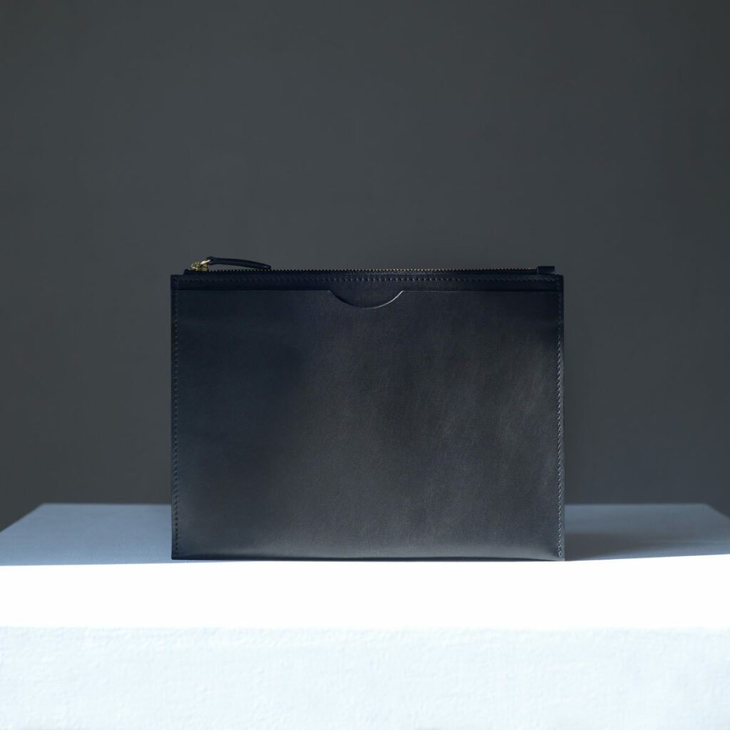 small leather goods-pflanzlich-gegerbtes Leder-pouch-schwarz