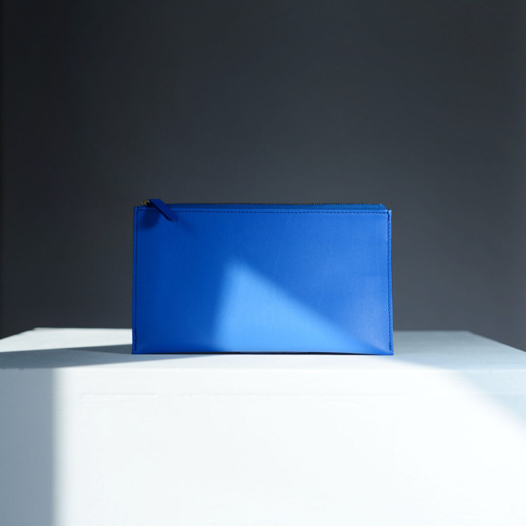 pouch-blau-deadstock-anilinleder
