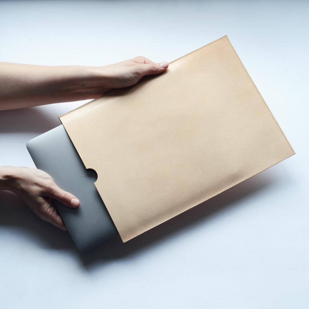 Laptopsleeve-pflanzlich gegerbtes Leder-natur-Naturleder
